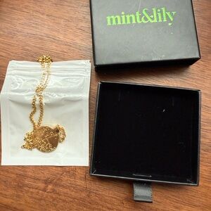 NIB Gold Floral Pendant Necklace